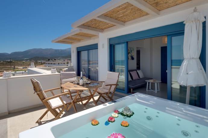 Imagen de la habitación del Aparthotel Pyrgos Beach. Foto 10