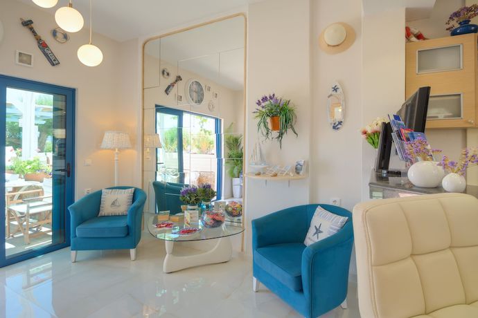 Imagen de los interiores del Aparthotel Pyrgos Beach. Foto 12