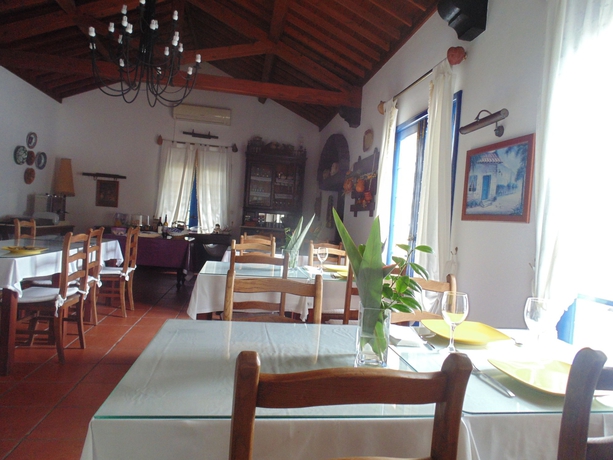 Imagen del bar/restaurante del Aparthotel Quinta De Santana. Foto 2