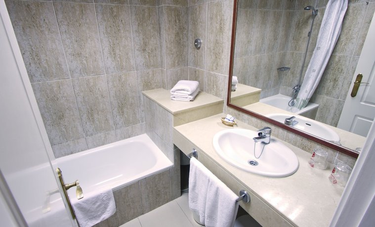 Imagen de la habitación del Aparthotel RF Astoria Solo Adultos. Foto 10