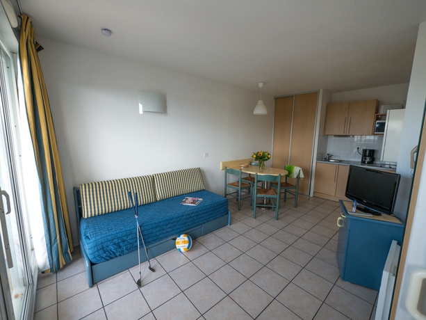 Imagen de los interiores del Aparthotel R&eacute;sidence Eug&eacute;nie. Foto 13