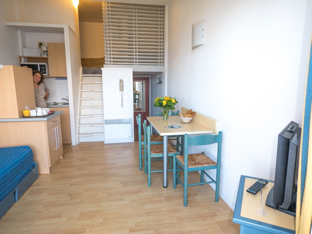 Imagen de los interiores del Aparthotel R&eacute;sidence Eug&eacute;nie. Foto 14