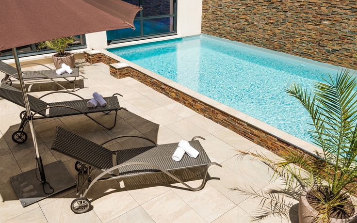 Imagen de la piscina del Aparthotel R&eacute;sidence Lagrange Vacances Les Patios Eug&eacute;nie. Foto 15