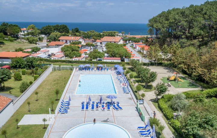 Imagen de la piscina del Aparthotel R&eacute;sidence Prestige Odalys Domaine Iratzia. Foto 14