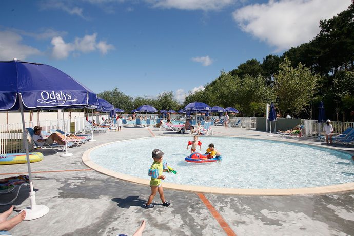 Imagen de la piscina del Aparthotel R&eacute;sidence Prestige Odalys Domaine Iratzia. Foto 15
