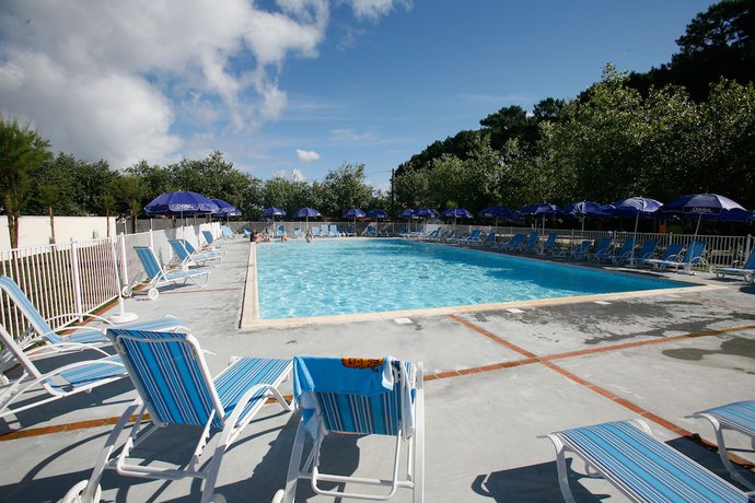 Imagen de la piscina del Aparthotel R&eacute;sidence Prestige Odalys Domaine Iratzia. Foto 16