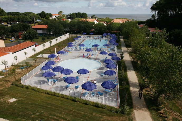 Imagen de la piscina del Aparthotel R&eacute;sidence Prestige Odalys Domaine Iratzia. Foto 17
