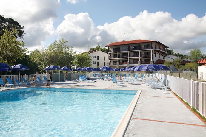 Imagen de la piscina del Aparthotel R&eacute;sidence Prestige Odalys Domaine Iratzia. Foto 18