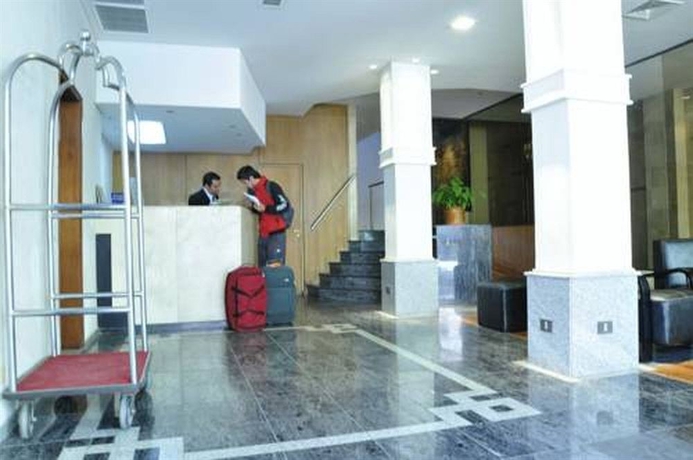 Imagen de los interiores del Aparthotel Reina Victoria Suites and Towers. Foto 10
