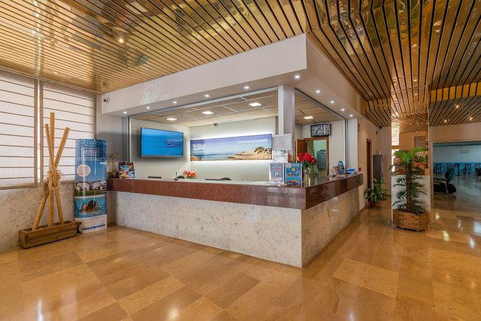 Imagen de los interiores del Aparthotel Rentalmar Salou Pacific. Foto 9