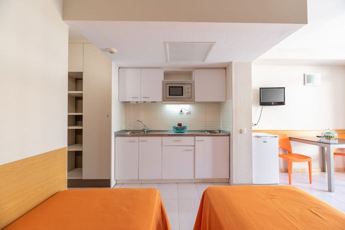 Imagen de la habitación del Aparthotel Rentalmar Salou Pacific. Foto 5