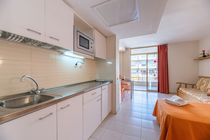 Imagen de la habitación del Aparthotel Rentalmar Salou Pacific. Foto 6