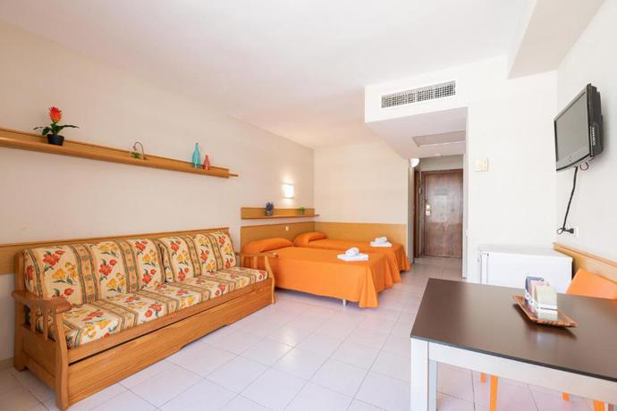 Imagen de la habitación del Aparthotel Rentalmar Salou Pacific. Foto 8