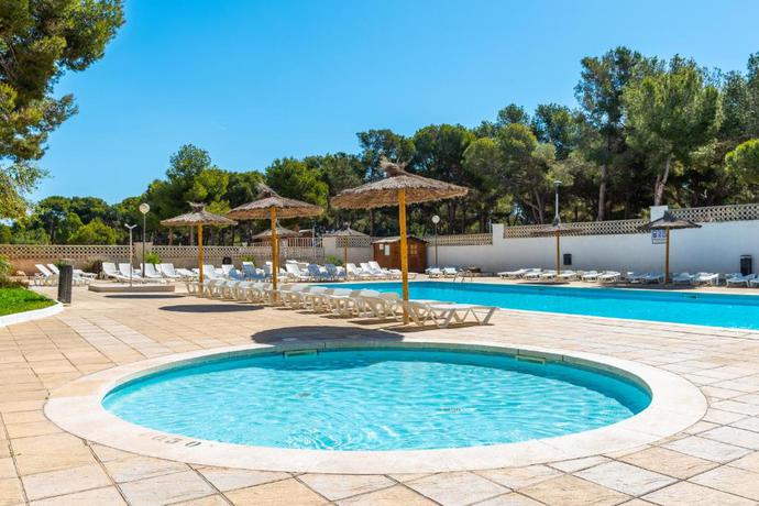 Imagen de la piscina del Aparthotel Rentalmar Salou Pacific. Foto 15