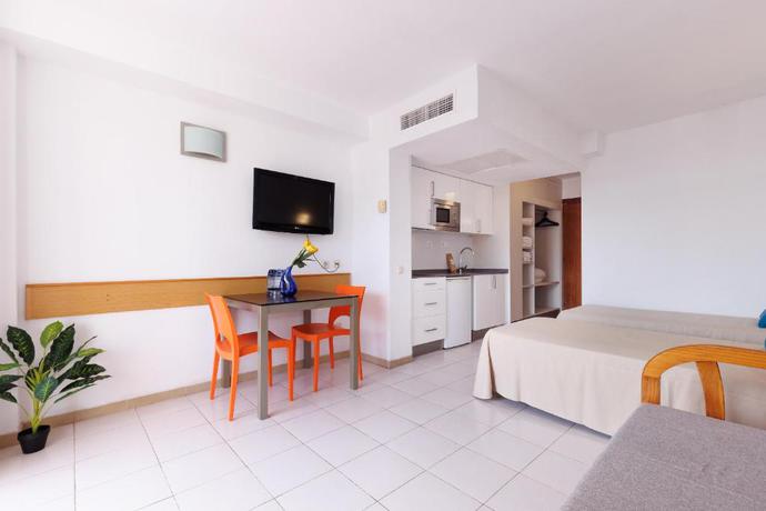 Imagen de la habitación del Aparthotel Rentalmar Salou Pacific. Foto 9