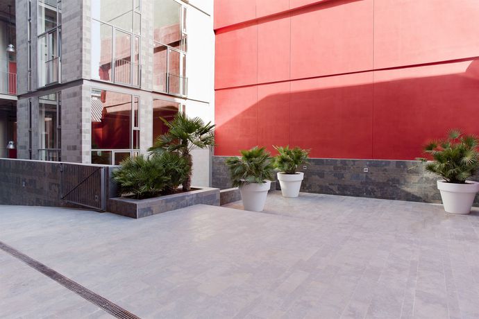 Imagen de los exteriores del Aparthotel Rep&uacute;blica, POBLENOU. Foto 10
