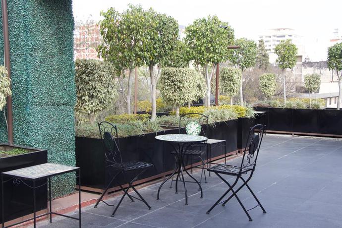 Imagen general del Aparthotel Residence L'heritage Hip&oacute;lito Taine By Bluebay. Foto 4