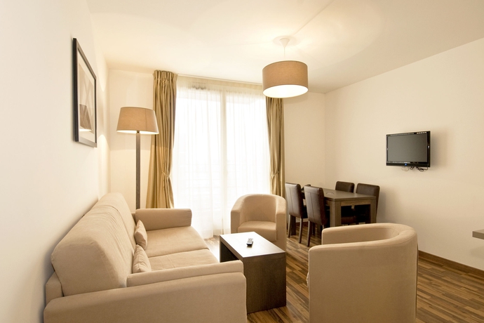 Imagen de los interiores del Aparthotel Residhome Asni&egrave;res. Foto 9
