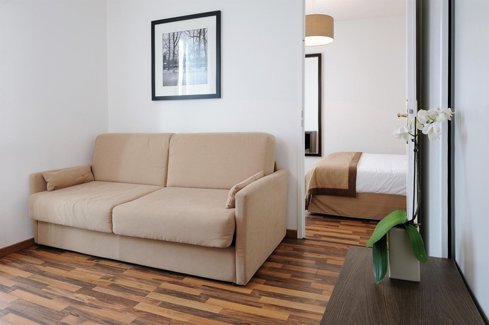 Imagen de los interiores del Aparthotel Residhome Asni&egrave;res. Foto 12