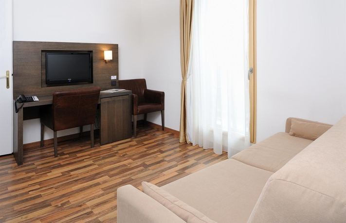 Imagen de los interiores del Aparthotel Residhome Asni&egrave;res. Foto 13
