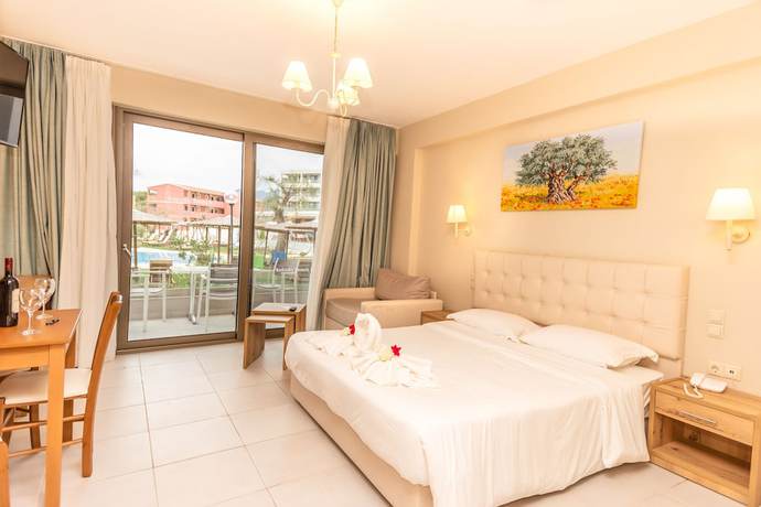 Imagen de la habitación del Aparthotel Robolla Beach Aparthotel. Foto 2