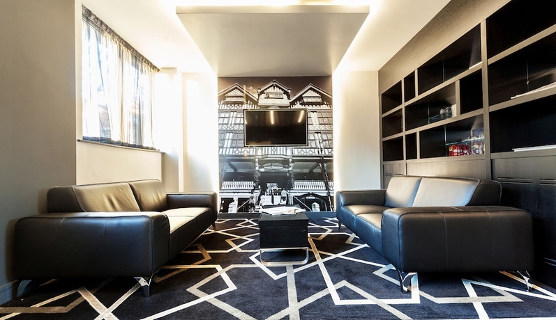 Imagen de los interiores del Aparthotel Roomzzz Chester City. Foto 19