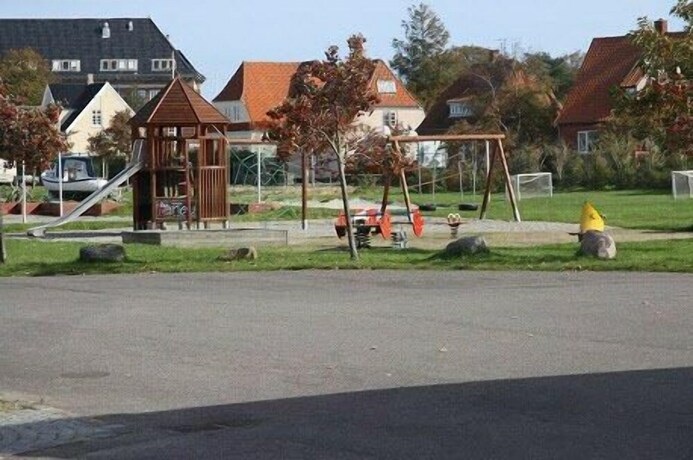 Imagen de los exteriores del Aparthotel Rudk&oslash;bing Skudehavn, Rudkobing. Foto 25