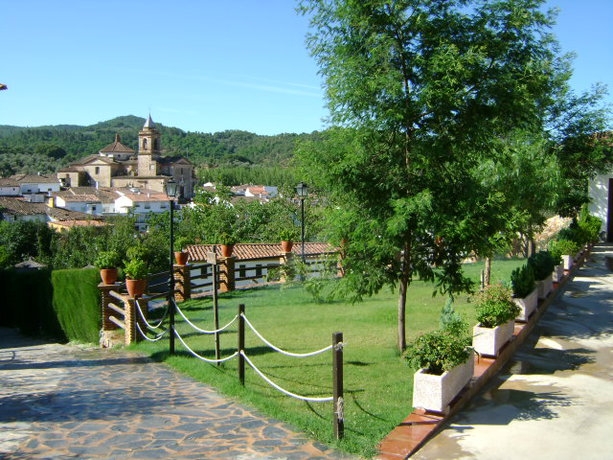 Imagen de los exteriores del Aparthotel Rural 12 Ca&ntilde;os. Foto 6