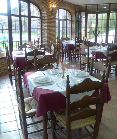 Imagen del bar/restaurante del Aparthotel Rural 12 Ca&ntilde;os. Foto 3
