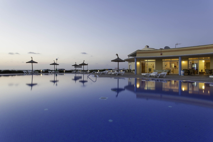 Imagen general del Aparthotel Rvhotels Sea Club Menorca. Foto 1