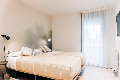 Imagen de la habitación del Aparthotel SALBURUA. Foto 3