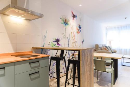 Imagen de la habitación del Aparthotel SALBURUA. Foto 5