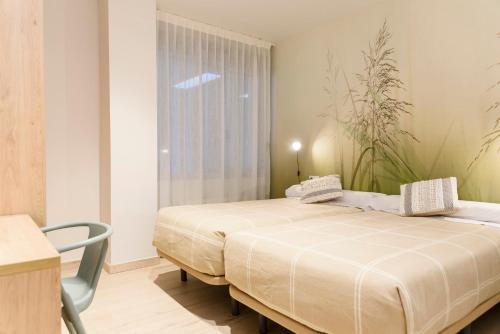 Imagen de la habitación del Aparthotel SALBURUA. Foto 8