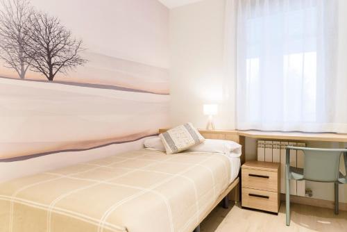 Imagen de la habitación del Aparthotel SALBURUA. Foto 9