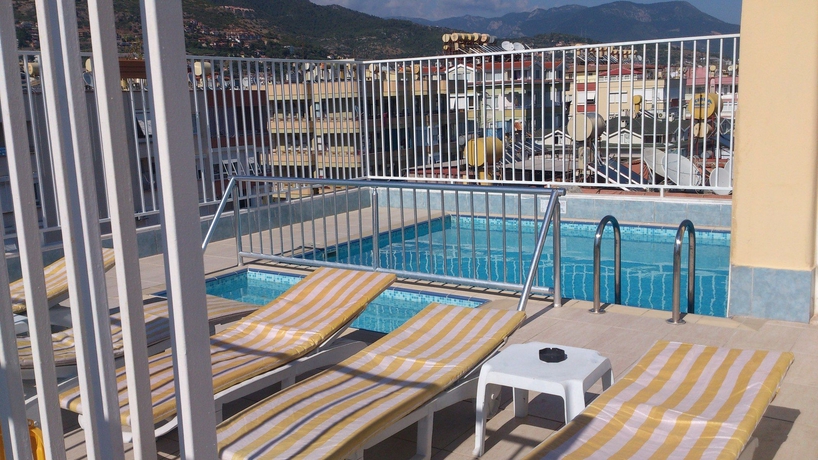 Imagen de la piscina del Aparthotel Sailorson Apart Hotel. Foto 14