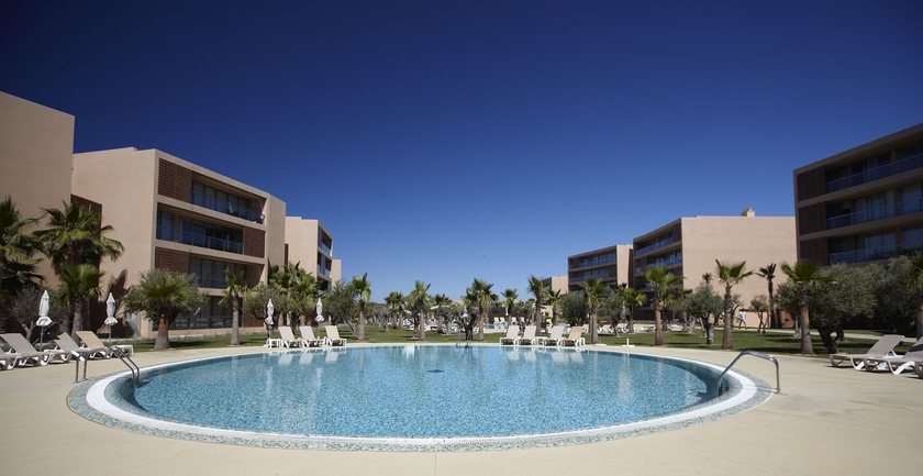 Imagen de la piscina del Aparthotel Salgados Vila das Lagoas. Foto 5