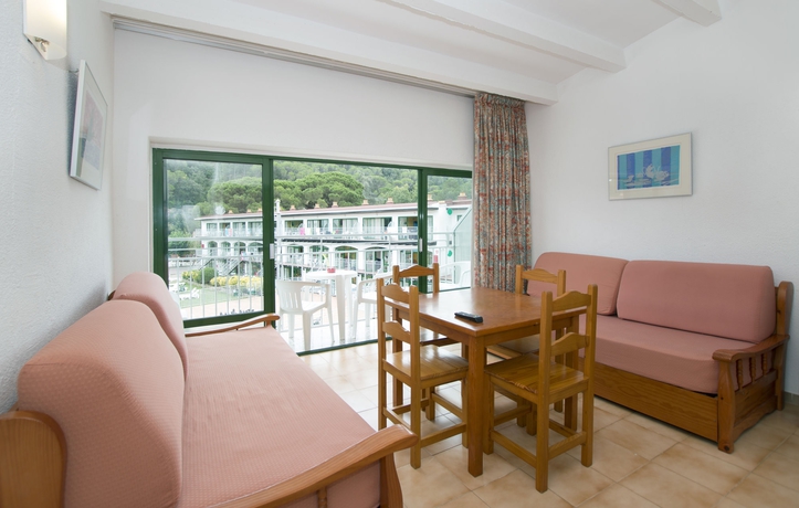 Imagen de los interiores del Aparthotel Sant Eloi, Tossa de Mar. Foto 12