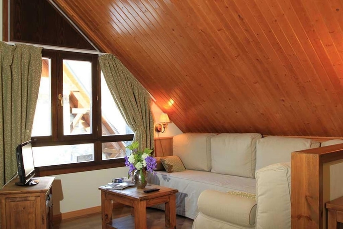 Imagen de la habitación del Aparthotel Sarrato. Foto 6