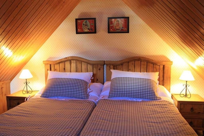 Imagen de la habitación del Aparthotel Sarrato. Foto 7