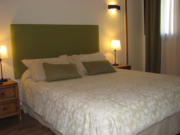Imagen de la habitación del Aparthotel Sarrato. Foto 8