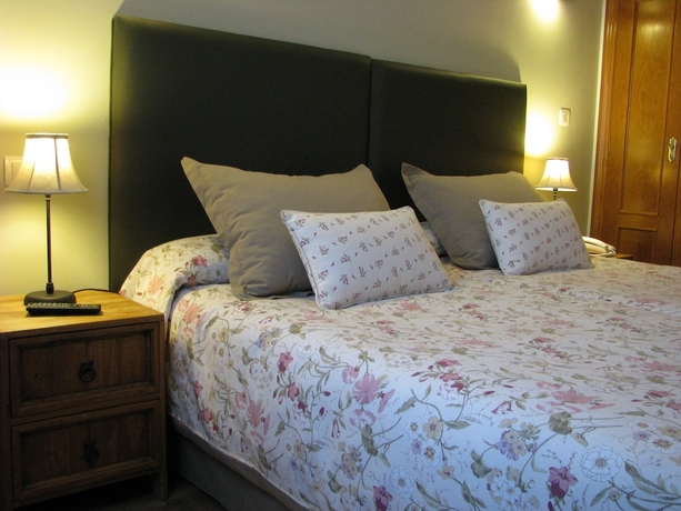 Imagen de la habitación del Aparthotel Sarrato. Foto 9