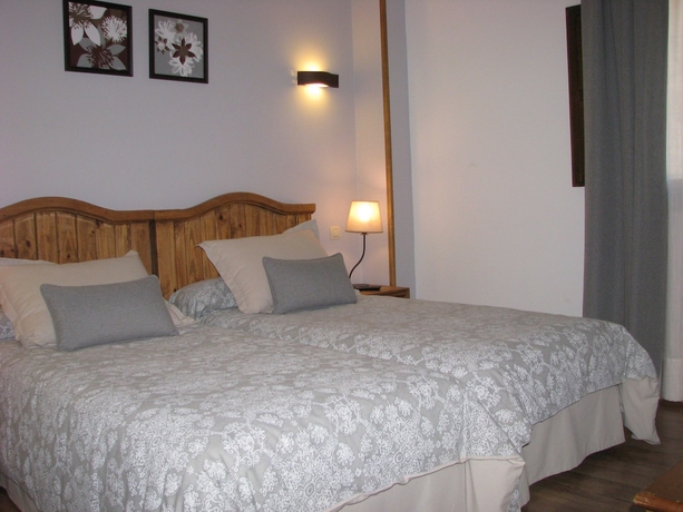 Imagen de la habitación del Aparthotel Sarrato. Foto 10