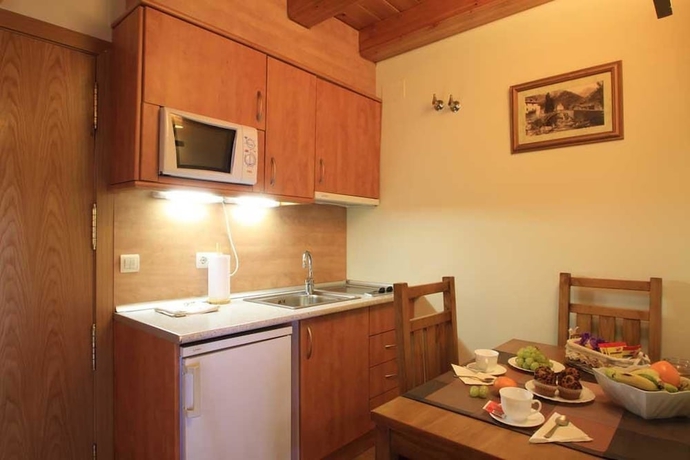 Imagen de la habitación del Aparthotel Sarrato. Foto 12