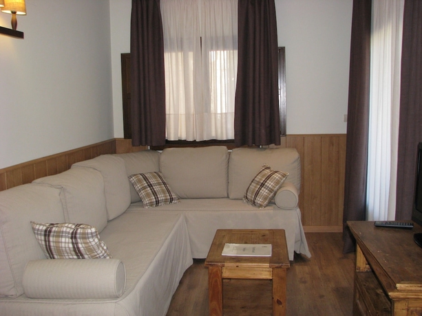 Imagen de la habitación del Aparthotel Sarrato. Foto 14