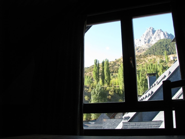 Imagen de la habitación del Aparthotel Sarrato. Foto 15