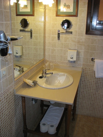 Imagen de la habitación del Aparthotel Sarrato. Foto 17