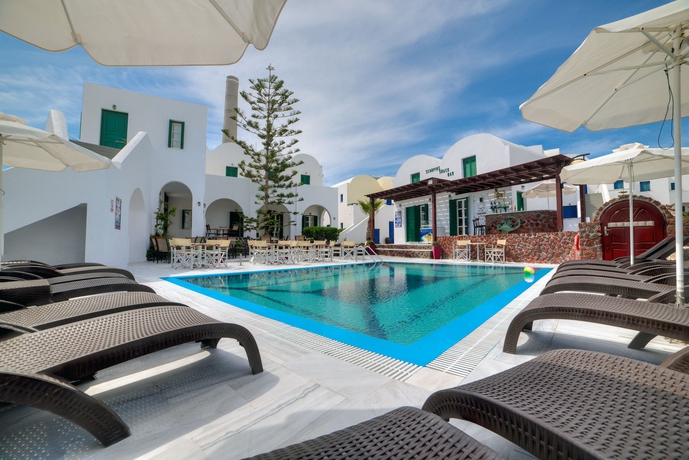 Imagen de la piscina del Aparthotel Scorpios Beach Santorini. Foto 12