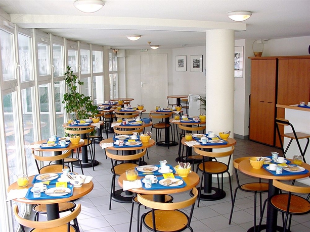 Imagen del bar/restaurante del Aparthotel S&eacute;jours and Affaires Poitiers Lamartine. Foto 3