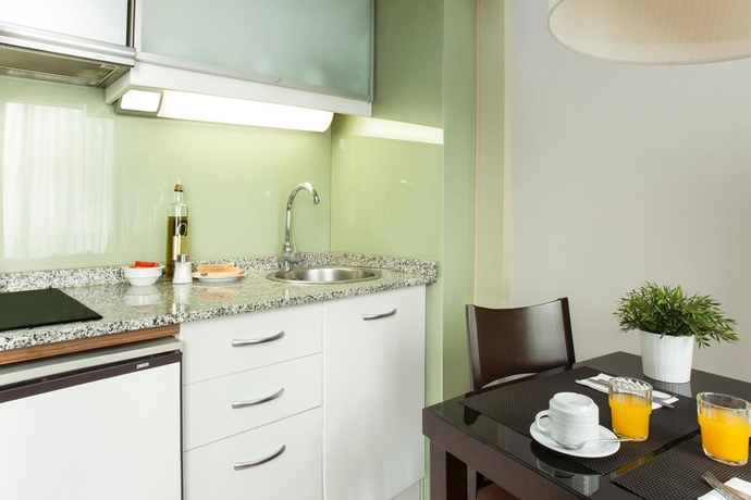 Imagen de la habitación del Aparthotel Senator Barcelona Apartments. Foto 14