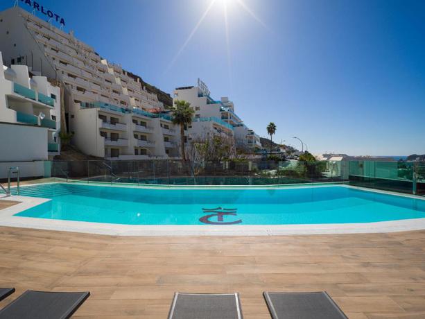 Imagen de la piscina del Aparthotel Servatur Do&ntilde;a Elvira. Foto 8